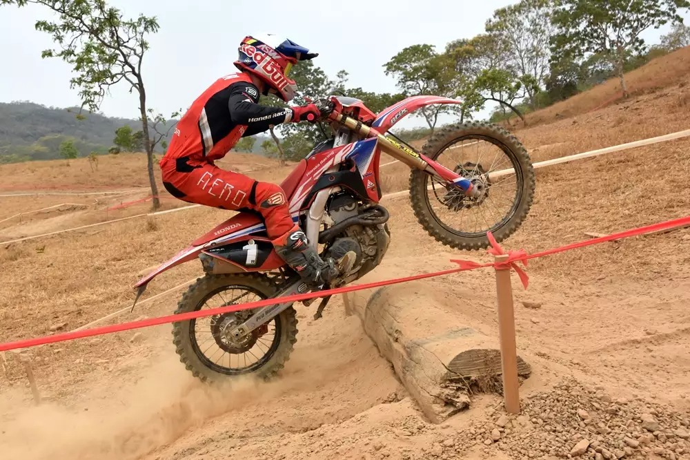 Honda Racing domina terceira etapa do enduro FIM.